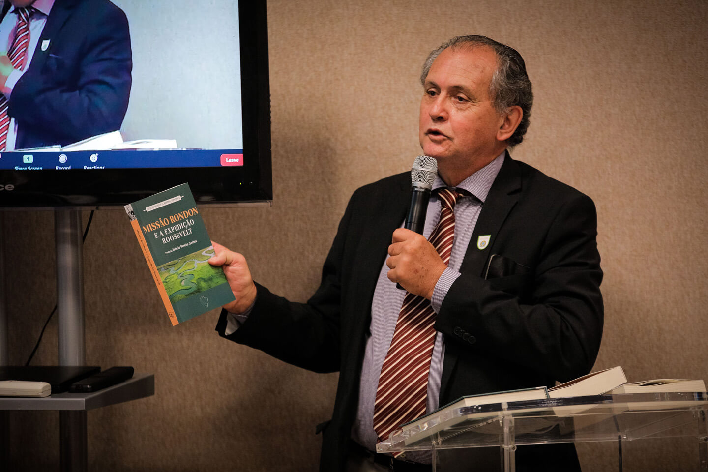 Professor-doutor Antônio Flávio Testa apresentou o Projeto e os livros do Lançamento